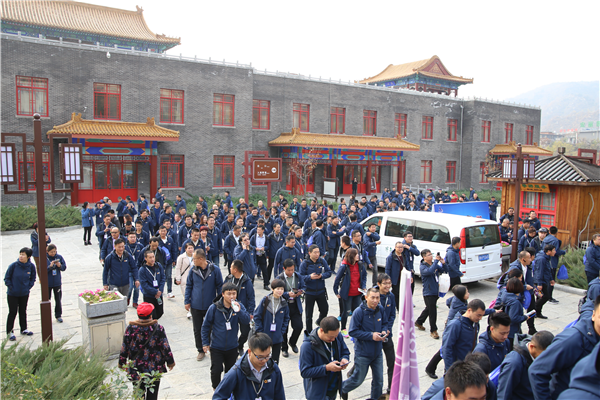 ��(ji��n)�ֱ�������һ�N�L(f��ng)��